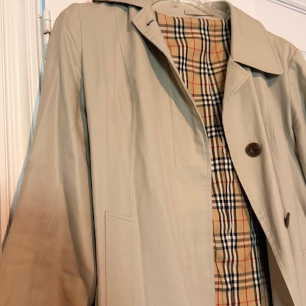 Burberry | Classic Tan 100% Cotton Long Single Breasted Trench Plaid Interior